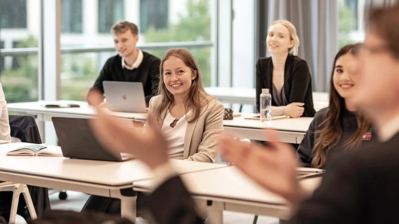 Studierende im Seminarraum