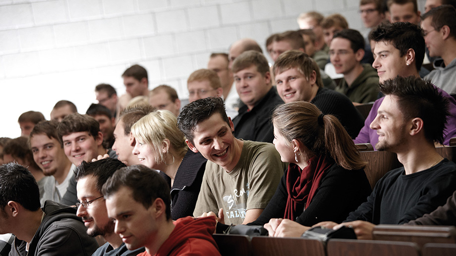 Studierende im Hörsaal