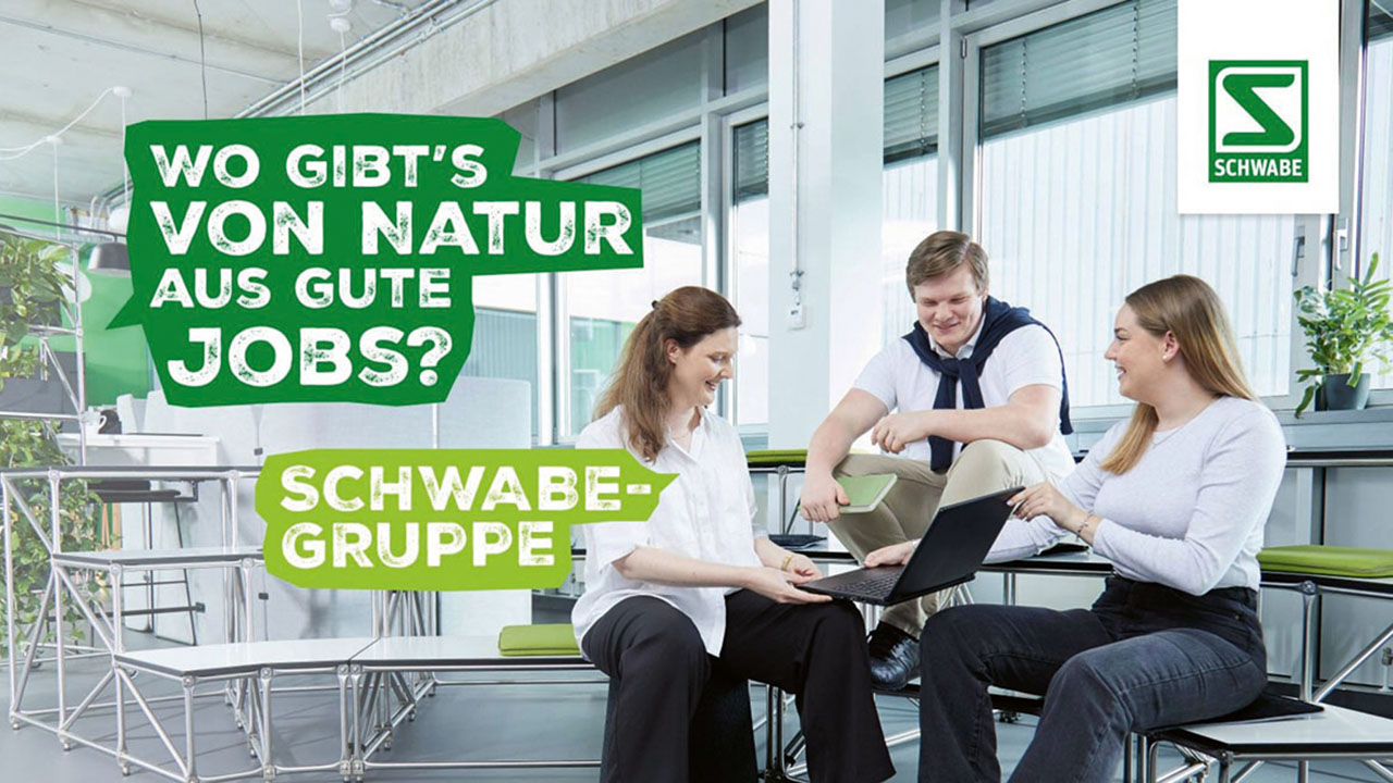 Fröhliche Personengruppe im Hintergrund, im Vordergrund der Slogan "WO GIBT'S VON NATUR AUS GUTE JOBS?"
