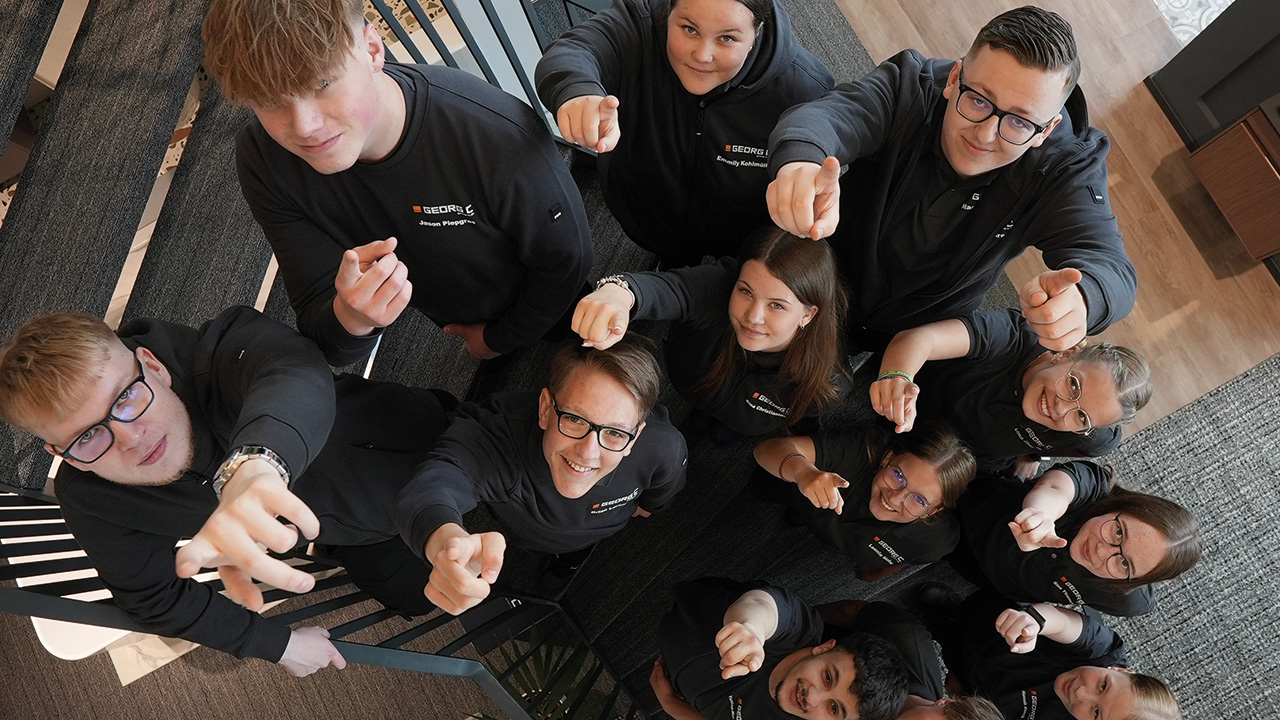 Teamfoto von Auszubildenden von Georg C, von oben fotografiert