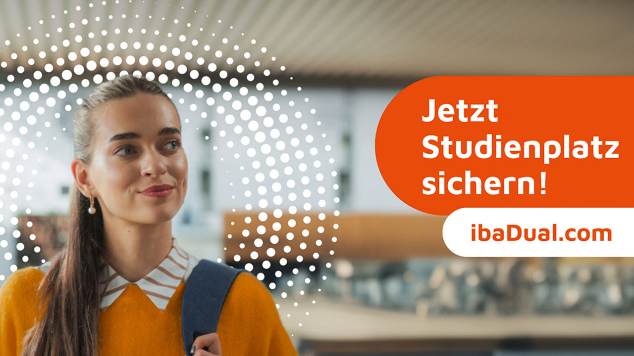 Bild einer jungen Person mit der Aufschrift: Jetzt Studienplatz sichern!