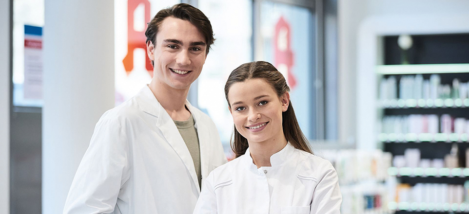 Mitarbeitende in der Apotheke