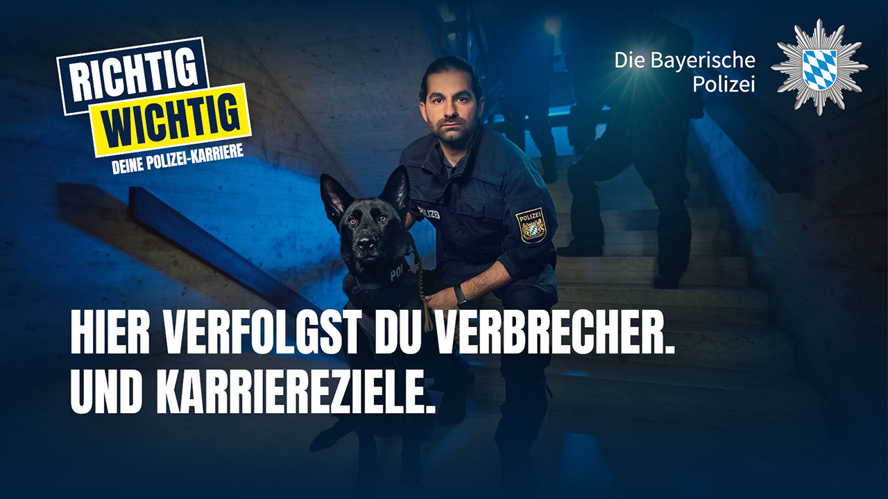 Polizist mit Hund und Slogan: Hier verfolgst du Verbrecher. Und Karriereziele. 