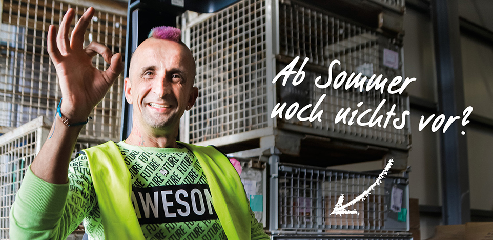 Lächelnder Mensch mit Irokesenhaarschnitt, Bildaufschrift: Im Sommer noch nichts vor?