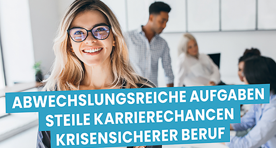 Anzeige mit dem Spruch abwechslungsreiche Aufgaben, steile Karrierechancen, krisensicherer Beruf dahinter eine junge Frau mit Brille und im Hintergrund eine Gruppe aus 4 Personen